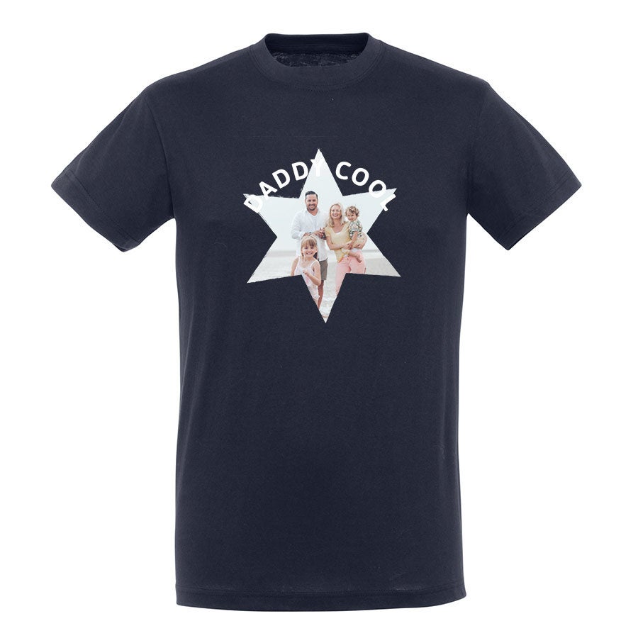 Navy t-shirt with a star-shaped family photo print